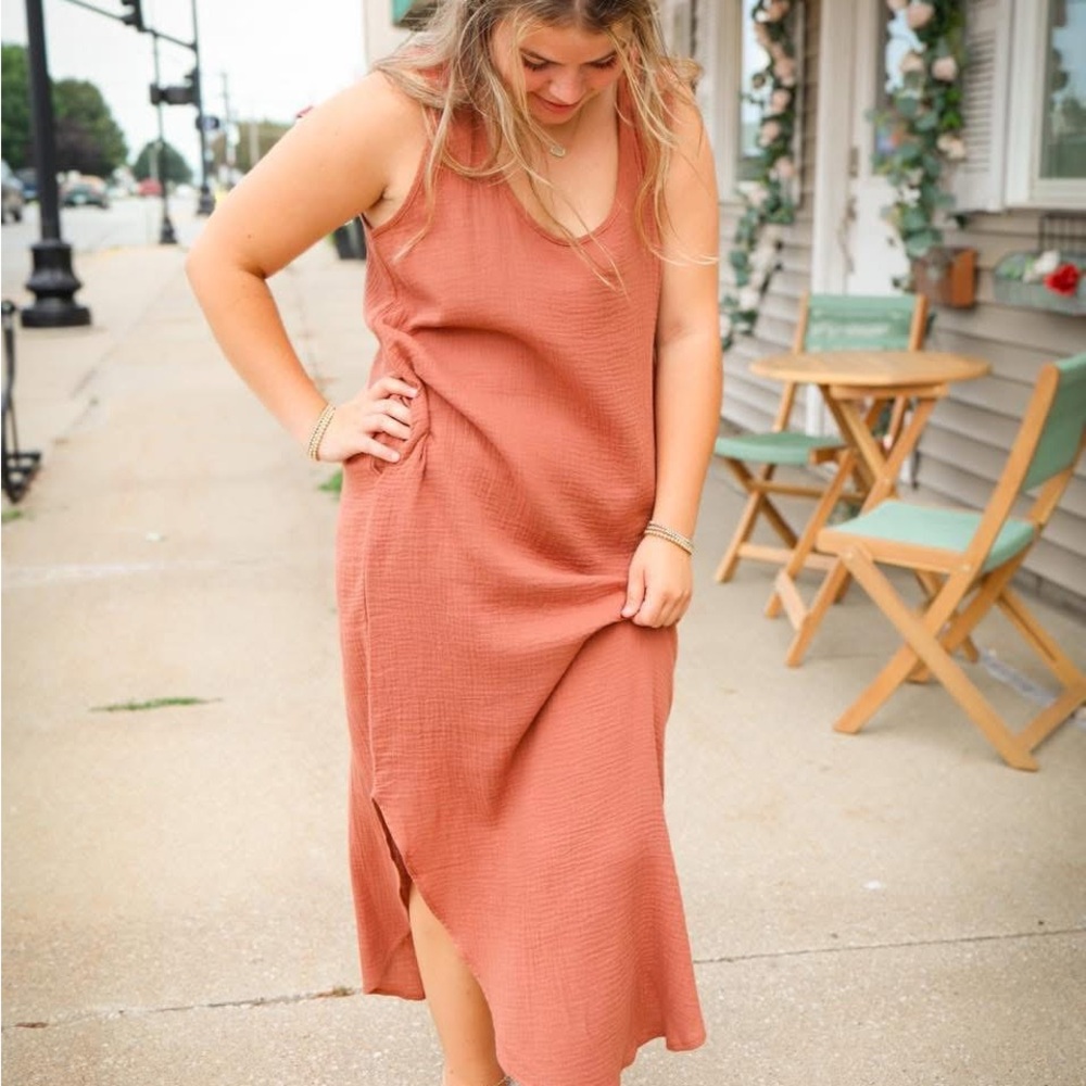 Terracotta Sleeveless Midi Sundress with Scoop Neck and Slit